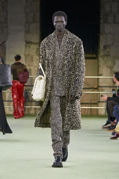 Look 64